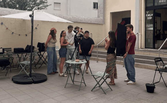 Nos étudiants tournant un clip pour Langa.
